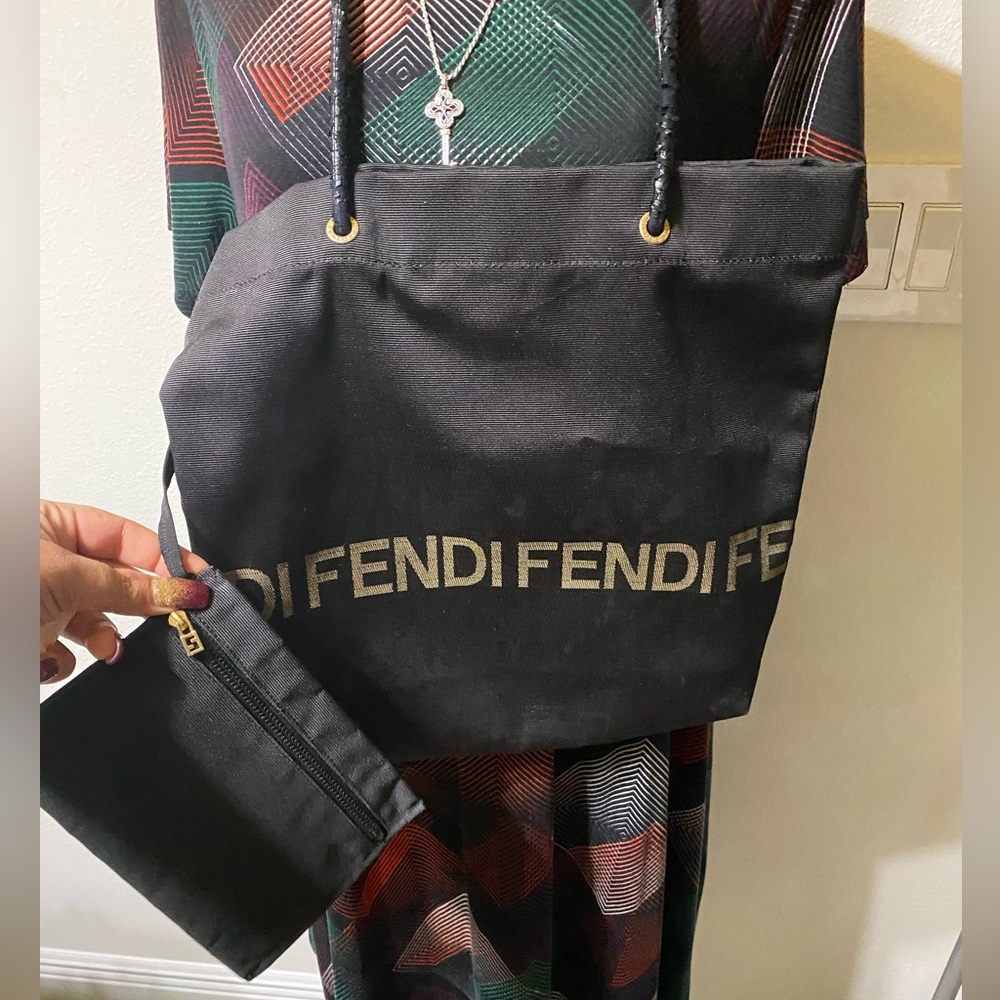 Fendi canvas tote handles are not great